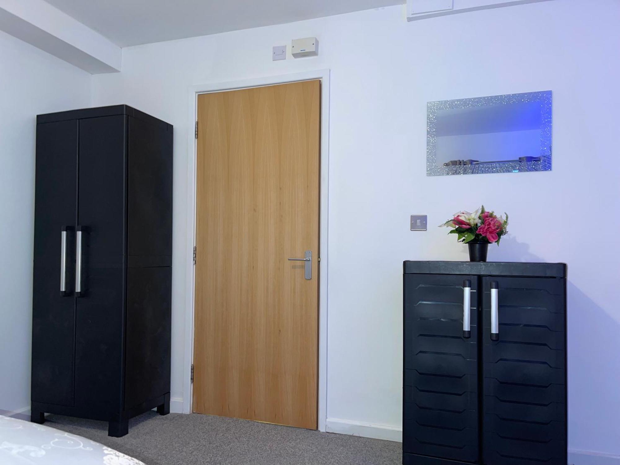 Elegant 1-br Flat Road
