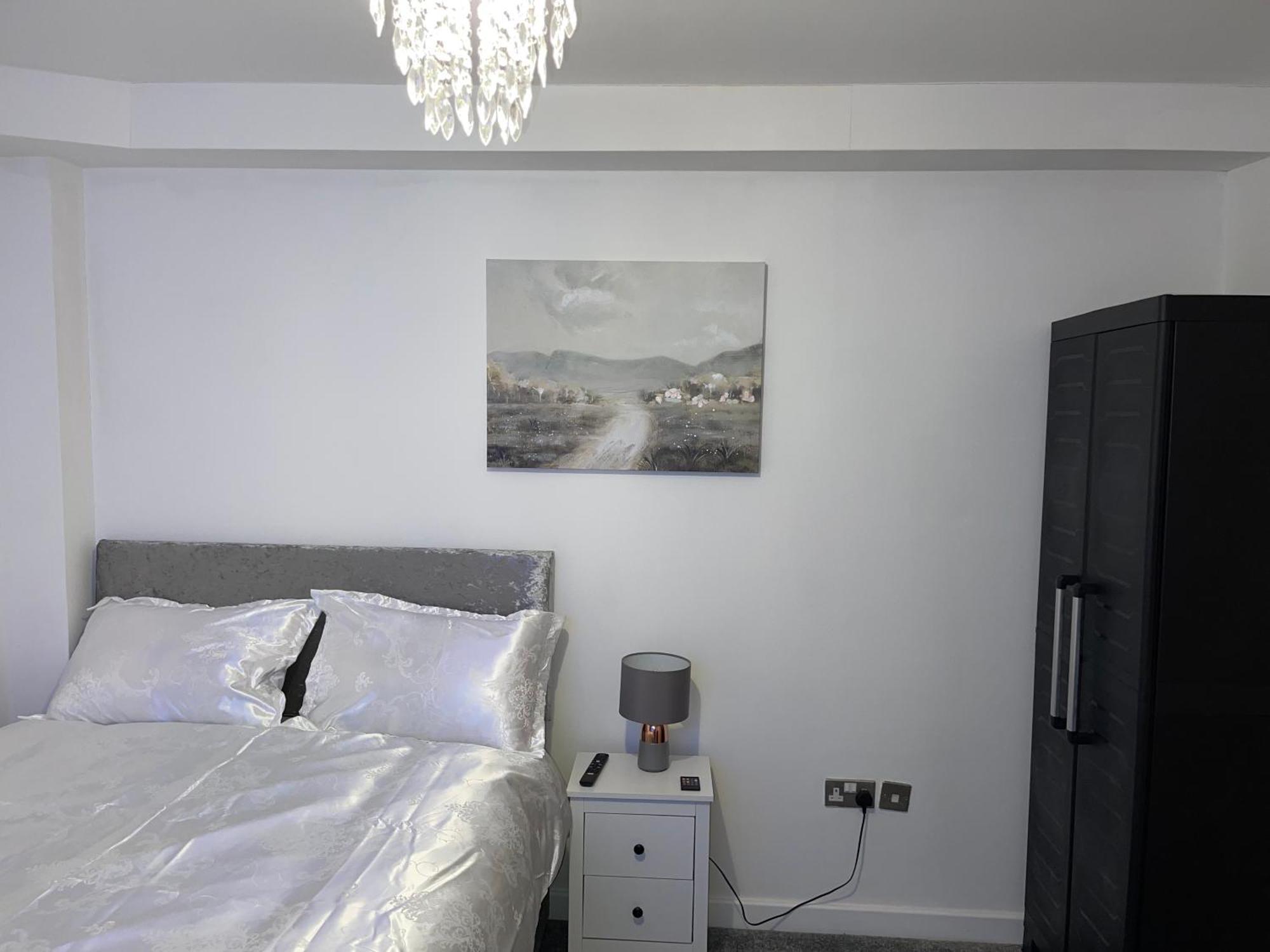 Elegant 1-br Flat Road Apartment