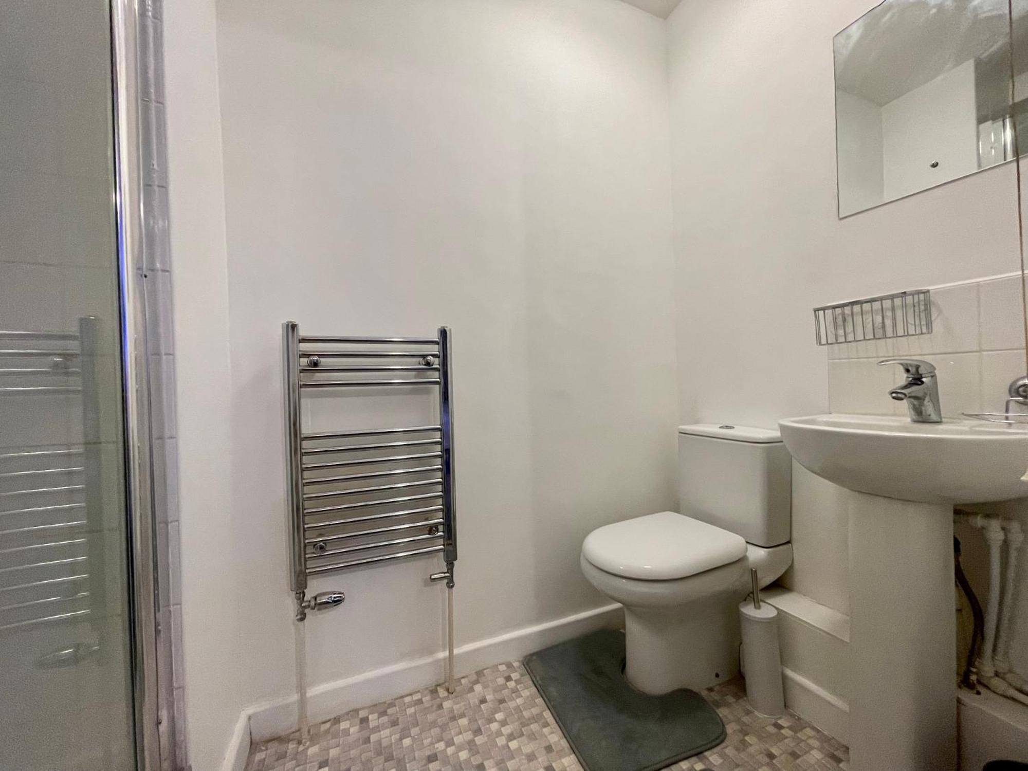 Elegant 1-br Flat Road Apartment