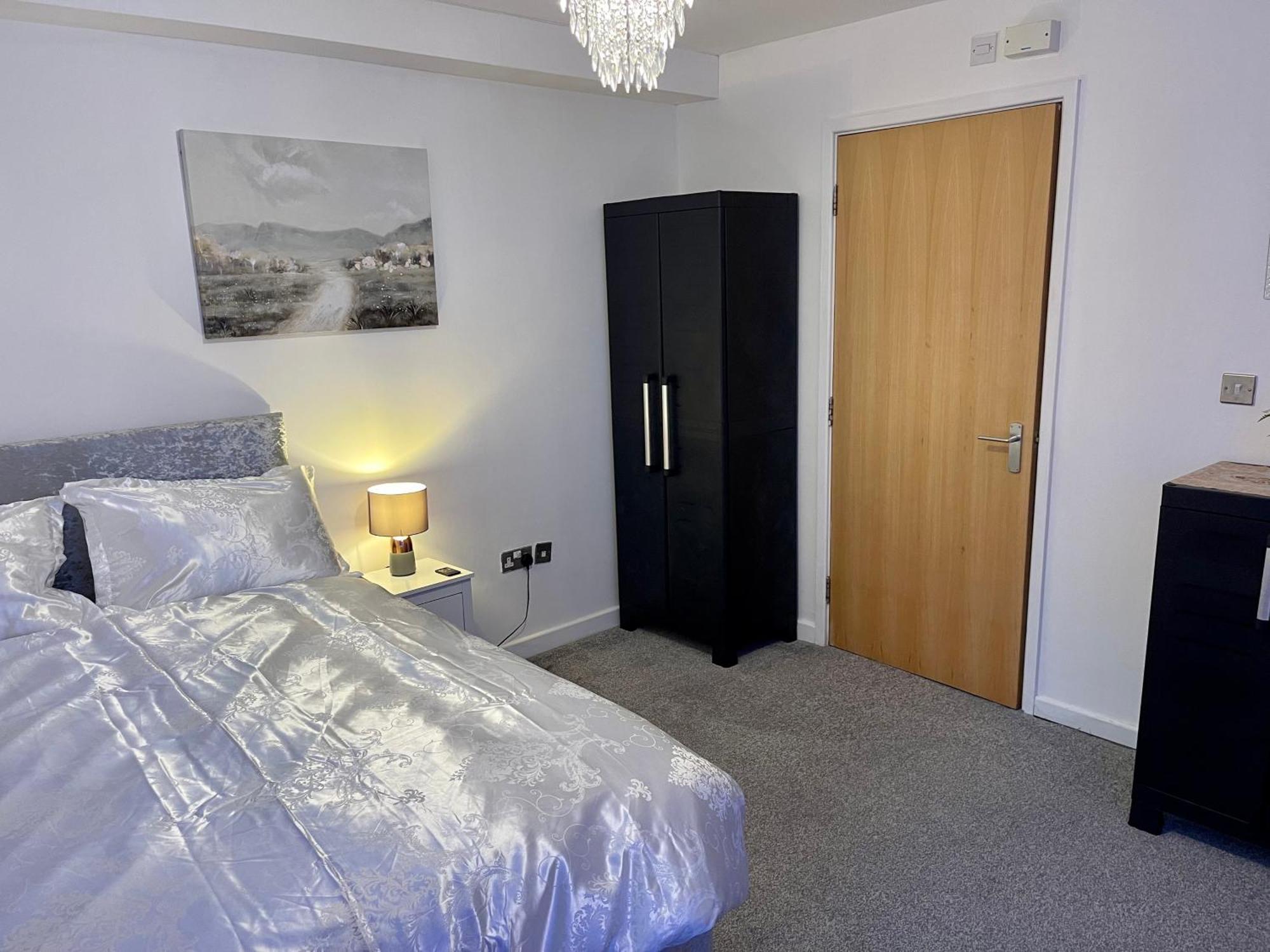 Elegant 1-br Flat Road